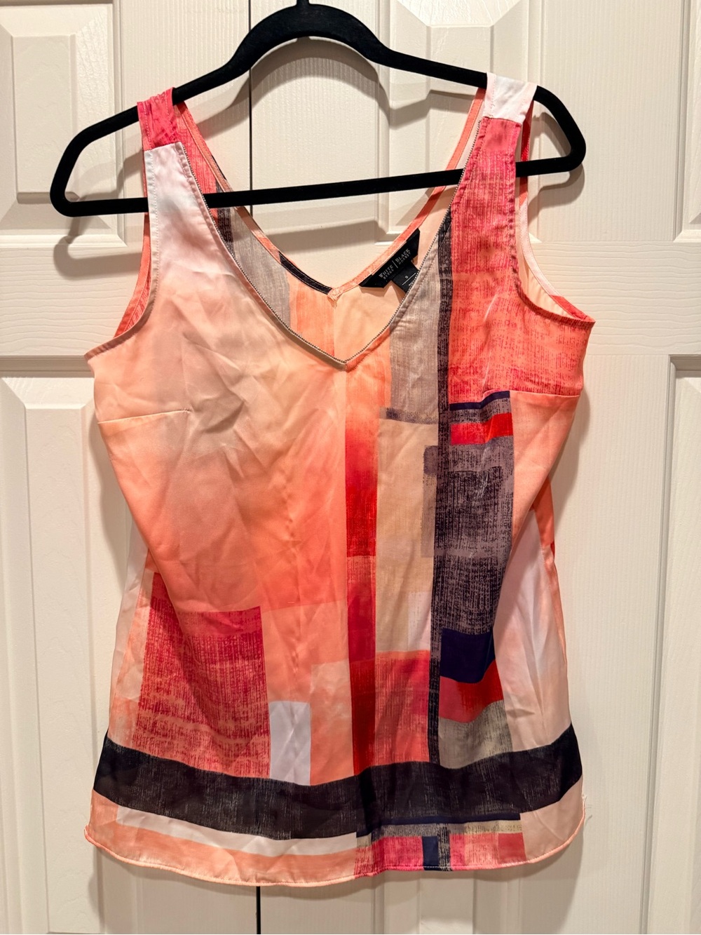 White House Black Market Peach Pink and Navy Sleeveless V-Neck Top